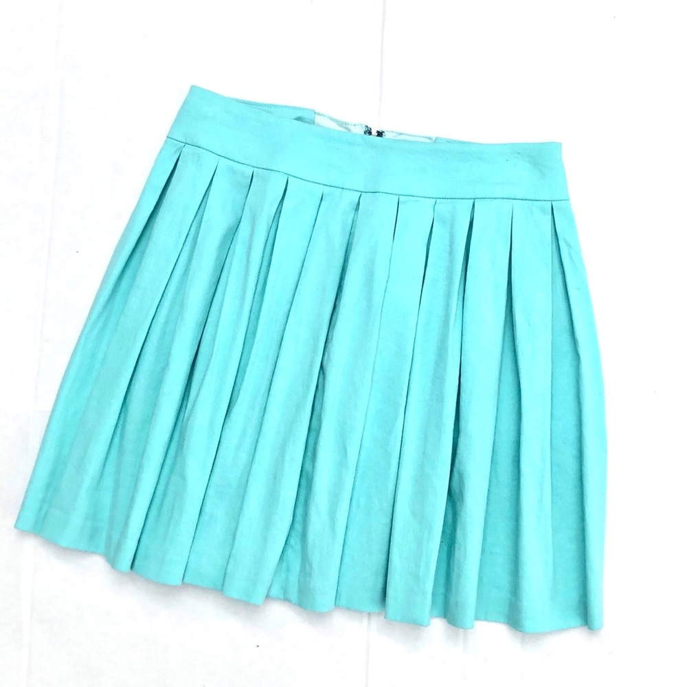 🥳HOST PICK🥳ALICE + OLIVIA AQUA PLEATED SKIRT - Picture 4 of 8